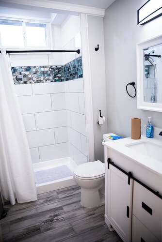 Cozy 1-bedroom apartment in charming Fall River with WiFi, AC