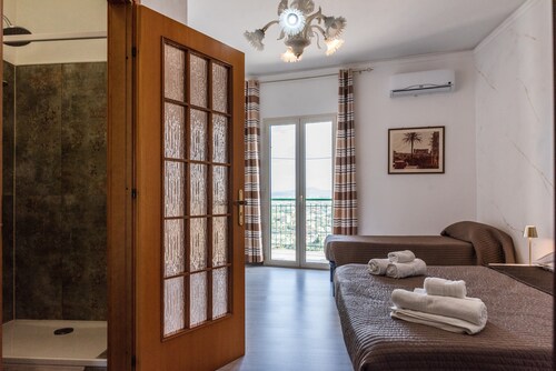 Room 'Stanza Seme' with Balcony, Wi-Fi and Air Conditioning