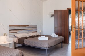 1 quarto, Wi-Fi de cortesia, roupa de cama