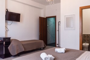 1 bedroom, free WiFi, bed sheets - Room 'Stanza Frutta' with Wi-Fi and Air Conditioning (Agrigento)