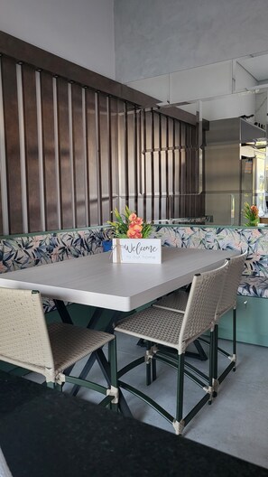 Dining - House with pool and waterfall near the Parana River - Porto Rico. (Porto Rico)