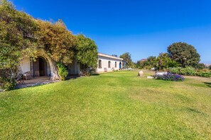 Exterior - Apartment 'La Casa Del Fico D'india  - Verde' with Shared Garden, Wi-Fi and Air Conditioning (Aci Catena)