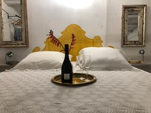 2 bedrooms, free WiFi, bed sheets - Apartment 'La Casa Del Fico D'india  - Verde' with Shared Garden, Wi-Fi and Air Conditioning (Aci Catena)