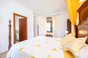 1 bedroom, free WiFi, bed sheets - Room 'Habitación 1' with Mountain View, Shared Pool and Wi-Fi (Puigpunyent)
