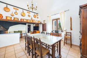 Dining - Room 'Habitación 1' with Mountain View, Shared Pool and Wi-Fi (Puigpunyent)