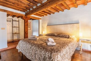 1 dormitorio, tabla de planchar con plancha, wifi gratis y ropa de cama