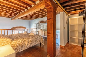 1 chambre, fer et planche à repasser, accès au Wi-Fi (inclus)
