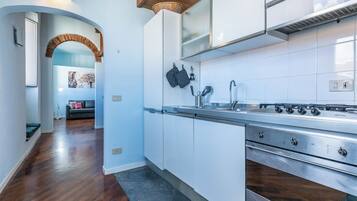 KĂŒhlschrank, Ofen, Herdplatte, GeschirrspĂŒler