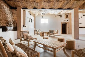 Interior - Room 'Habitación 3' with Mountain View, Shared Pool and Wi-Fi (Puigpunyent)