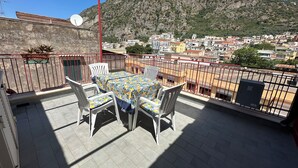 Unclassified image, 3 of 18, button - Sorrento Coast - Casa Raffaella : spacious panoramic penthouse (Meta)