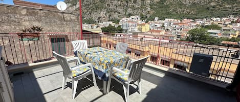 屋外ダイニングエリア