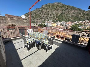 Outdoor dining - Sorrento Coast - Casa Raffaella : spacious panoramic penthouse (Meta)