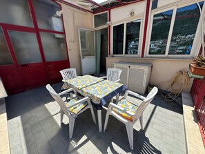 Outdoor dining - Sorrento Coast - Casa Raffaella : spacious panoramic penthouse (Meta)