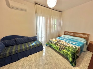 3 Schlafzimmer, Reisekinderbett, kostenloses WLAN, Bettwäsche