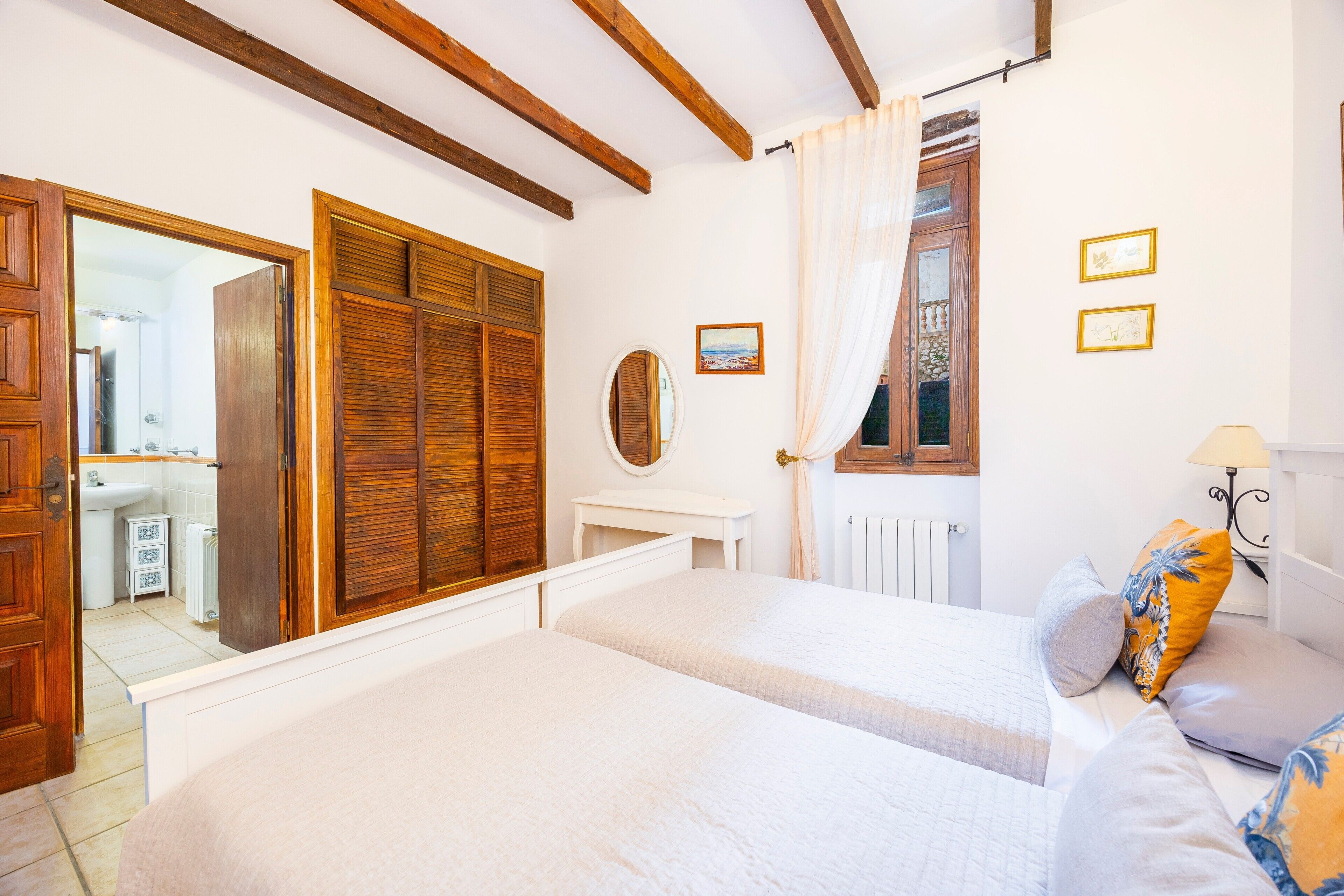 1 室のベッドルーム、WiFi (無料)、ベッドシーツ