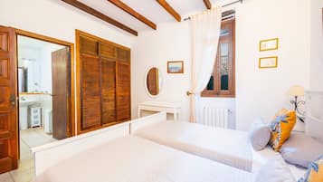 1 bedroom, free WiFi, bed sheets