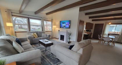 The Gwen // Charming 2-bedroom upstairs apartment in quiet duplex