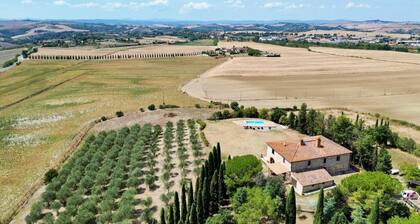 Villa 'Podere Viepri - In Esclusiva' con piscina privada, terraza privada y Wi-Fi