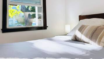 1 slaapkamer, een strijkplank/strijkijzer, reisbedje, gratis wifi