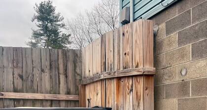 'Blue Heron Cottage' w/ Game Room, Deck & Hot Tub