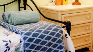 3 habitaciones, tabla de planchar con plancha, wifi y ropa de cama