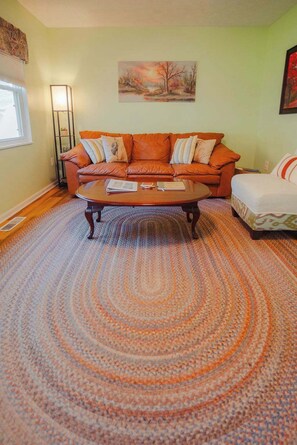 TV, offices - 'Blue Heron Cottage' w/ Game Room, Deck & Hot Tub (Logan)
