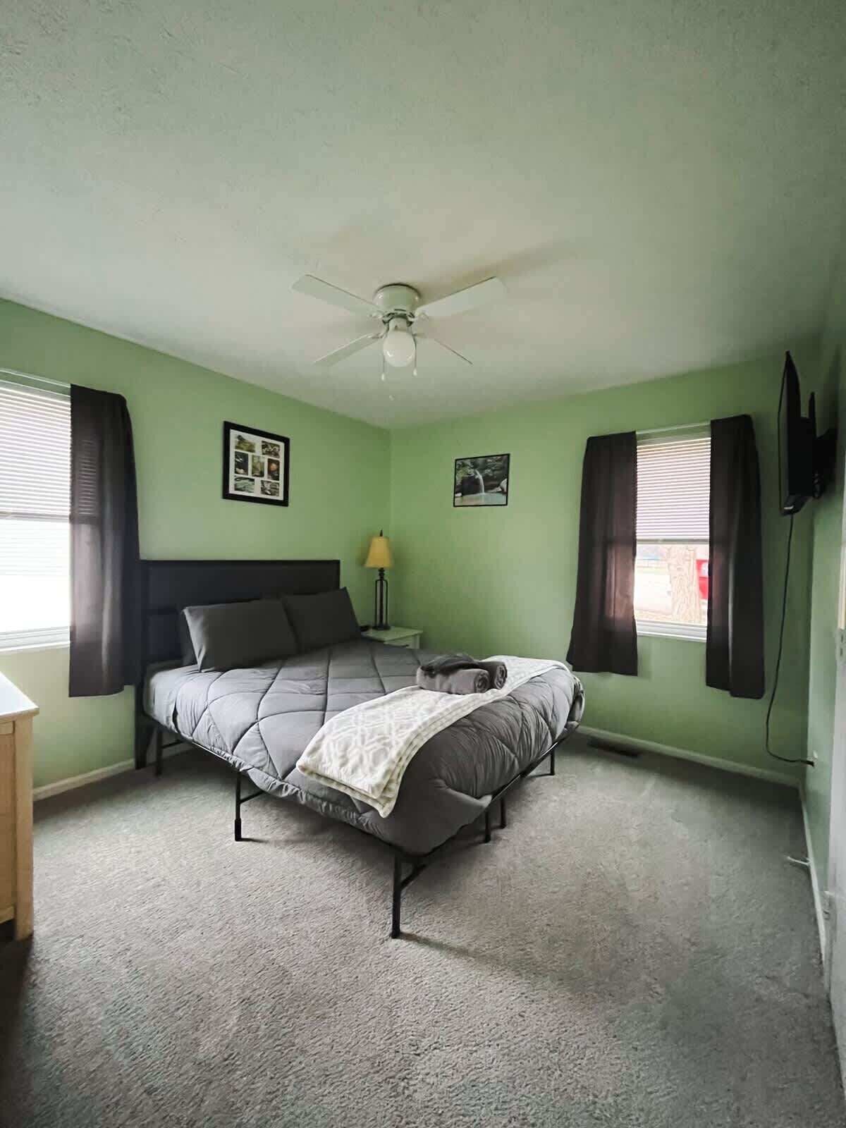 Iron/ironing board, WiFi, bed sheets