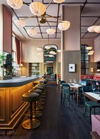 Aamiainen, lounas ja illallinen; paikallinen keittiö 