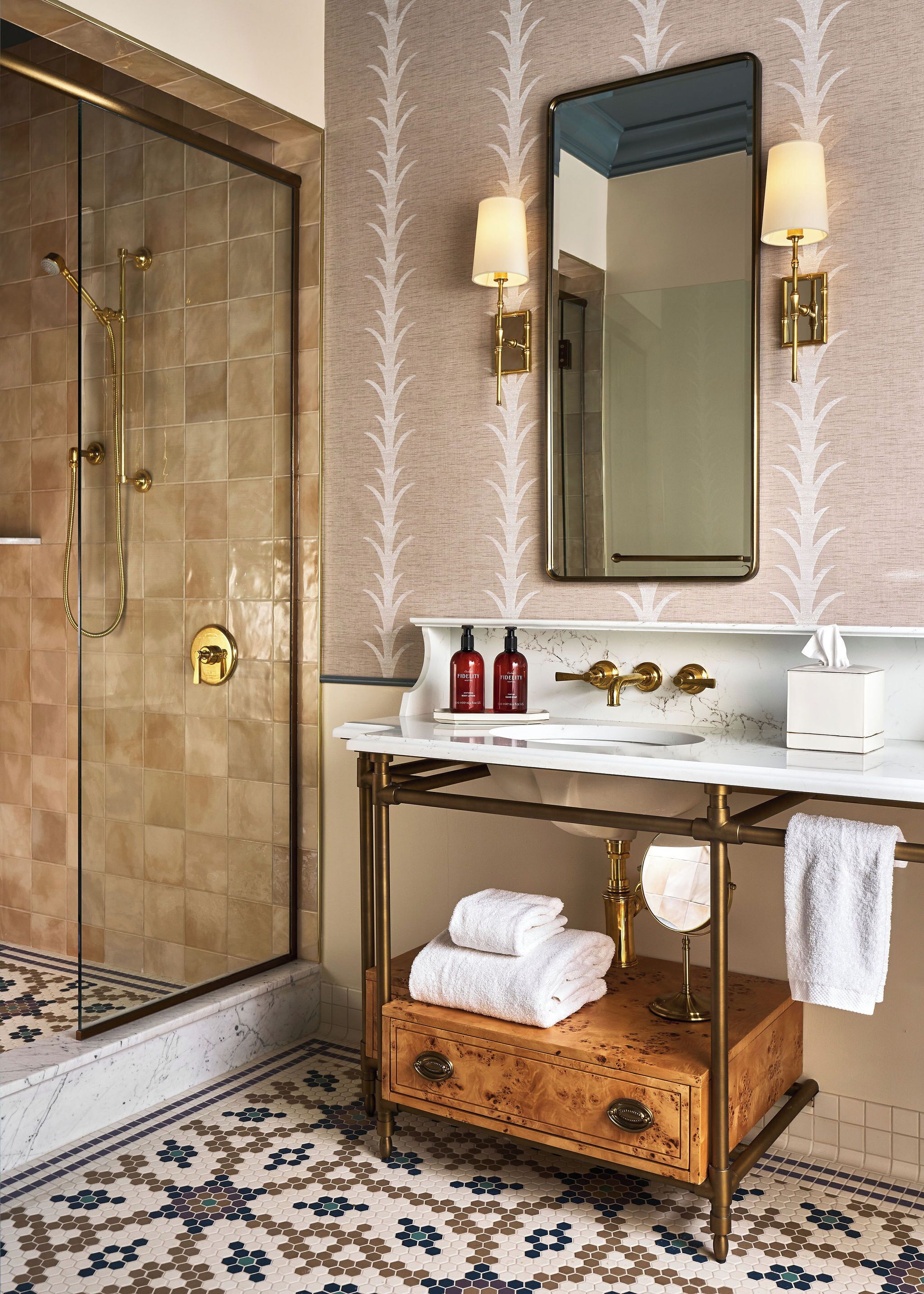 Superior-Suite, Stadtblick | Badezimmer | Kostenlose Toilettenartikel, Haartrockner, Bademäntel, Hausschuhe