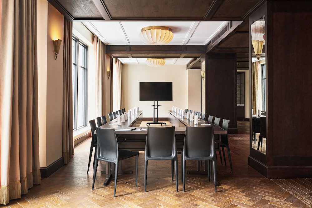 Cleveland's Fidelity Hotel by null