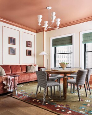 ملاءات من القطن المصري وأغطية فراش متميزة وأسرّة بطبقة علوية مريحة