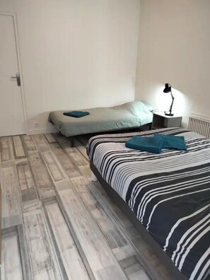 2 habitaciones, tabla de planchar con plancha y wifi gratis 