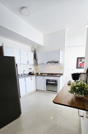 Horno y utensilios de cocina