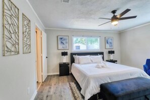 3 bedrooms - Modern & Family-Friendly Retreat near Downtown (Houston)