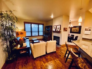 Een smart-tv en een open haard