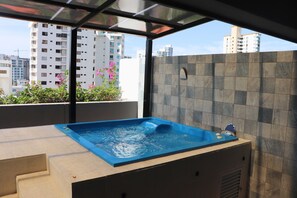 Bañera de hidromasaje exterior