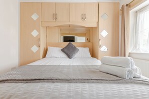 3 Schlafzimmer, Schreibtisch, Bügeleisen/Bügelbrett, WLAN