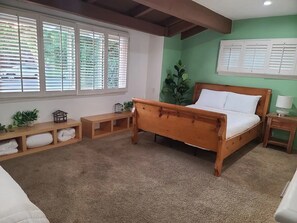 3 bedrooms, desk, iron/ironing board, free WiFi