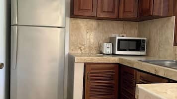 Apartamento, 3 quartos, sacada | Cozinha privada