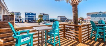 Beach House OKI - Queen Suite in hotel on Oak Island, North Carolina