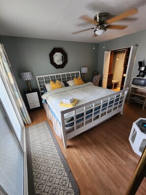 3 chambres, fer et planche à repasser, Wi-Fi, draps fournis