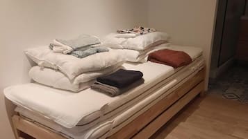 3 bedrooms, iron/ironing board, WiFi, bed sheets