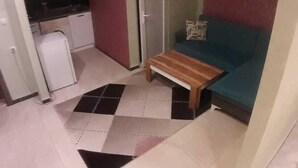 Family Apartment | Private kitchen | Mini-fridge, cookware/dishes/utensils - Aziz konaklama 4 (Antalya)