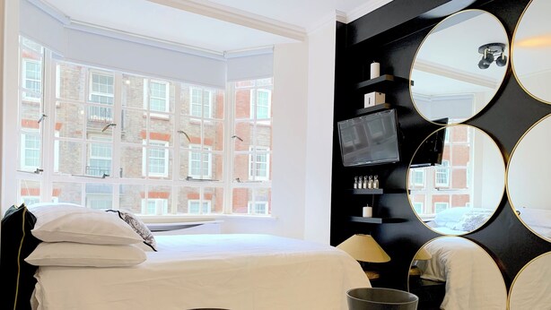 1 bedroom, desk, iron/ironing board, WiFi (free) - Piccolo Paradiso - South Kensington, an Art Deco stylish living space (London)