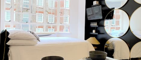 1 habitación, escritorio, tabla de planchar con plancha y wifi gratis