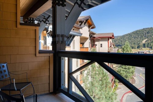 Top Floor Village Ski-In/Ski-Out Condo