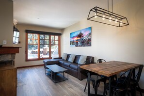 Interior - Mountain Facing Ski-In/Ski-Out Top Floor 1 Bedroom Condo (Olympic Valley)