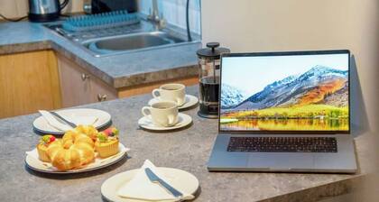 1BR Apartment | 2 Mins to Station | By Stay With Us