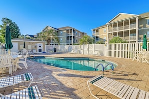 Pool - Myrtle Beach Condo: 3 Mi to Ocean! (Myrtle Beach)