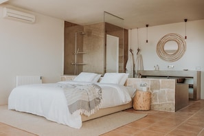 3 chambres, coffres-forts dans les chambres, fer et planche Ă repasser